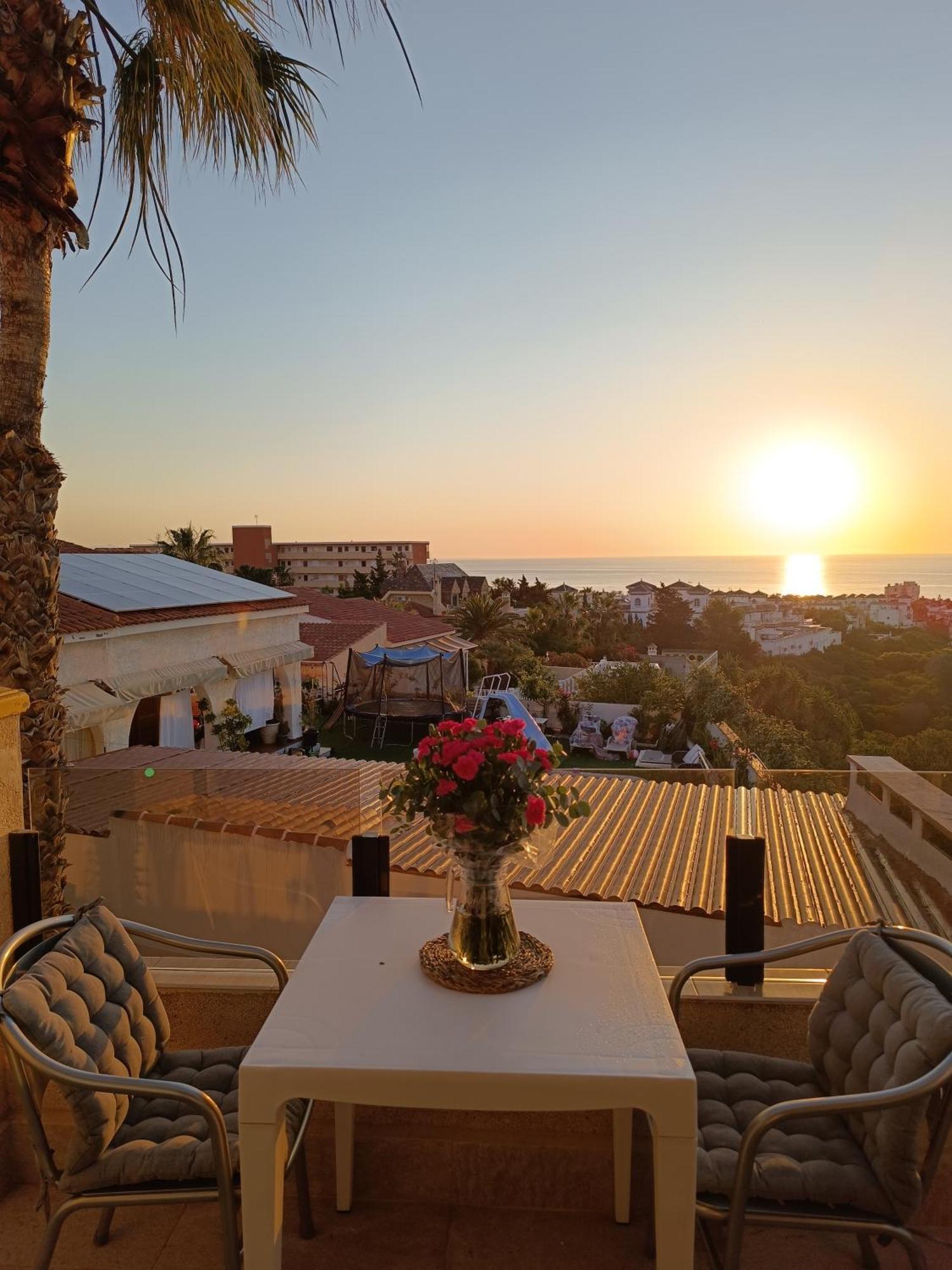 Rising Sun Bungalow Torrevieja Eksteriør billede